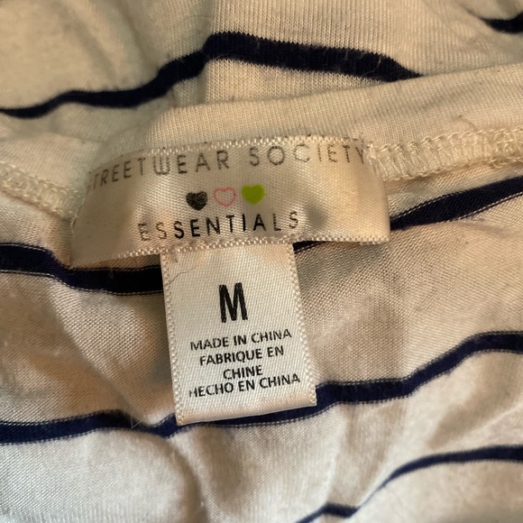 Loose T-Shirt - Picture 5 of 5